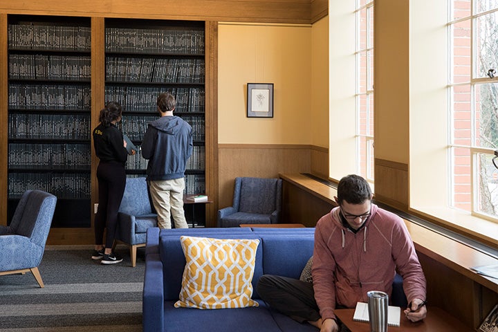 Students looking at theses in the honors thesis library